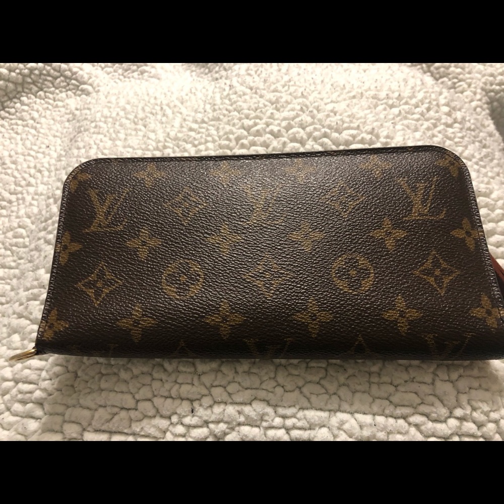 Louis Vuitton zippy wallet